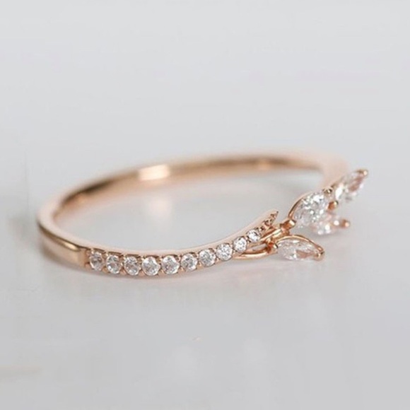 Sale💕Petal Rhinestone Rose Gold Ring ✨ - Picture 3 of 3